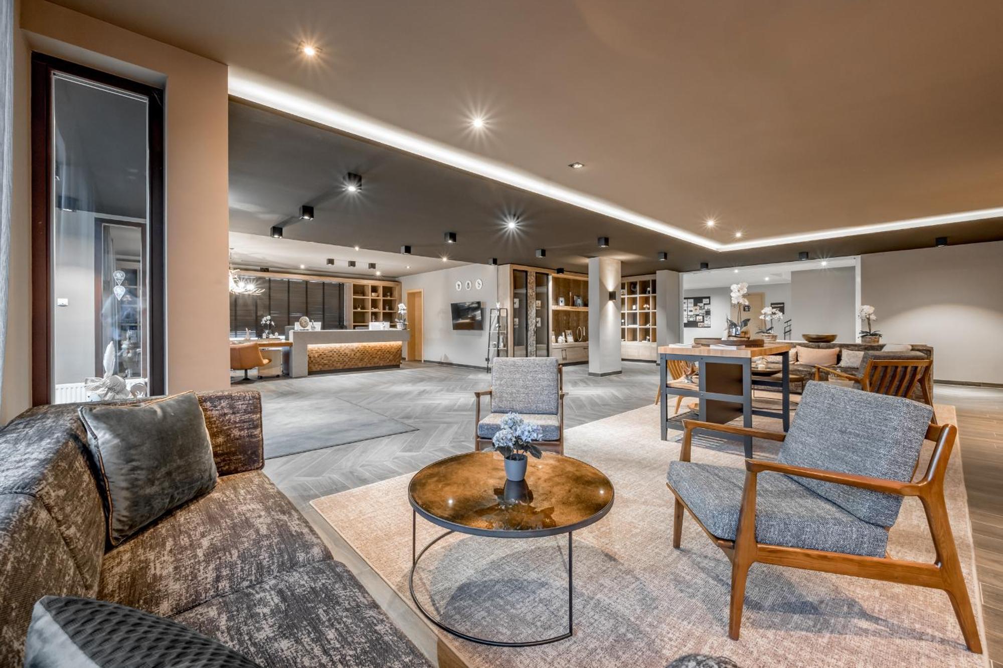 Alpenparks Hotel & Apartment Arlberg Warth Mit Pool エクステリア 写真