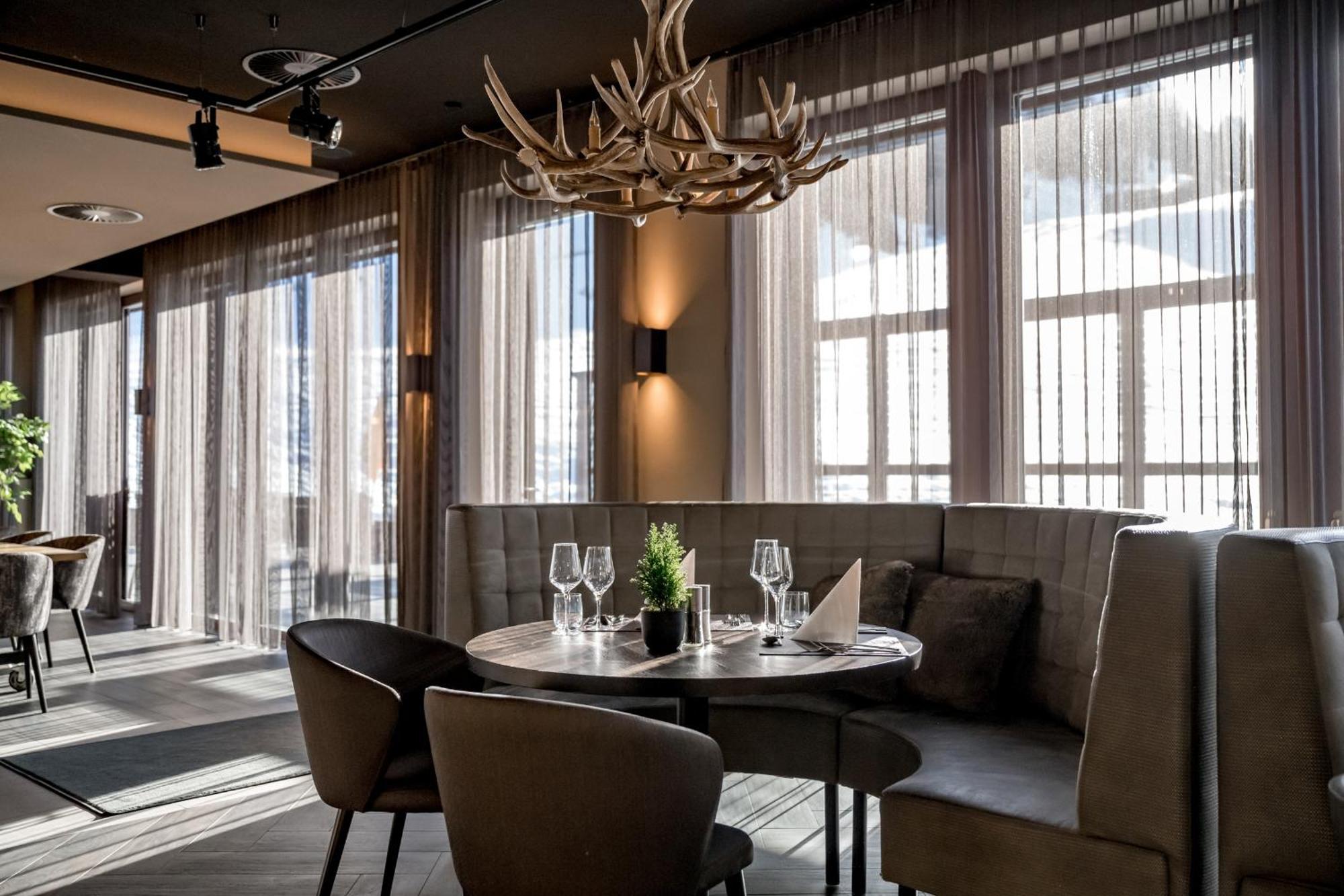 Alpenparks Hotel & Apartment Arlberg Warth Mit Pool エクステリア 写真