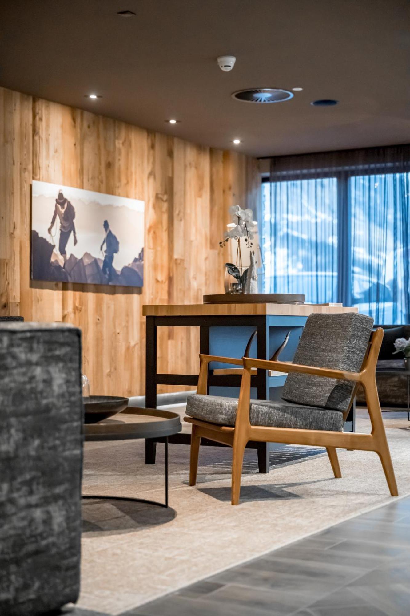 Alpenparks Hotel & Apartment Arlberg Warth Mit Pool エクステリア 写真