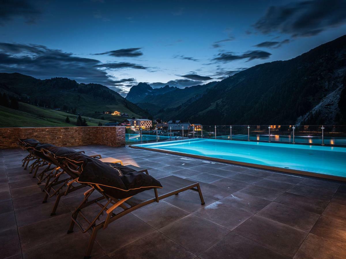 Alpenparks Hotel & Apartment Arlberg Warth Mit Pool エクステリア 写真