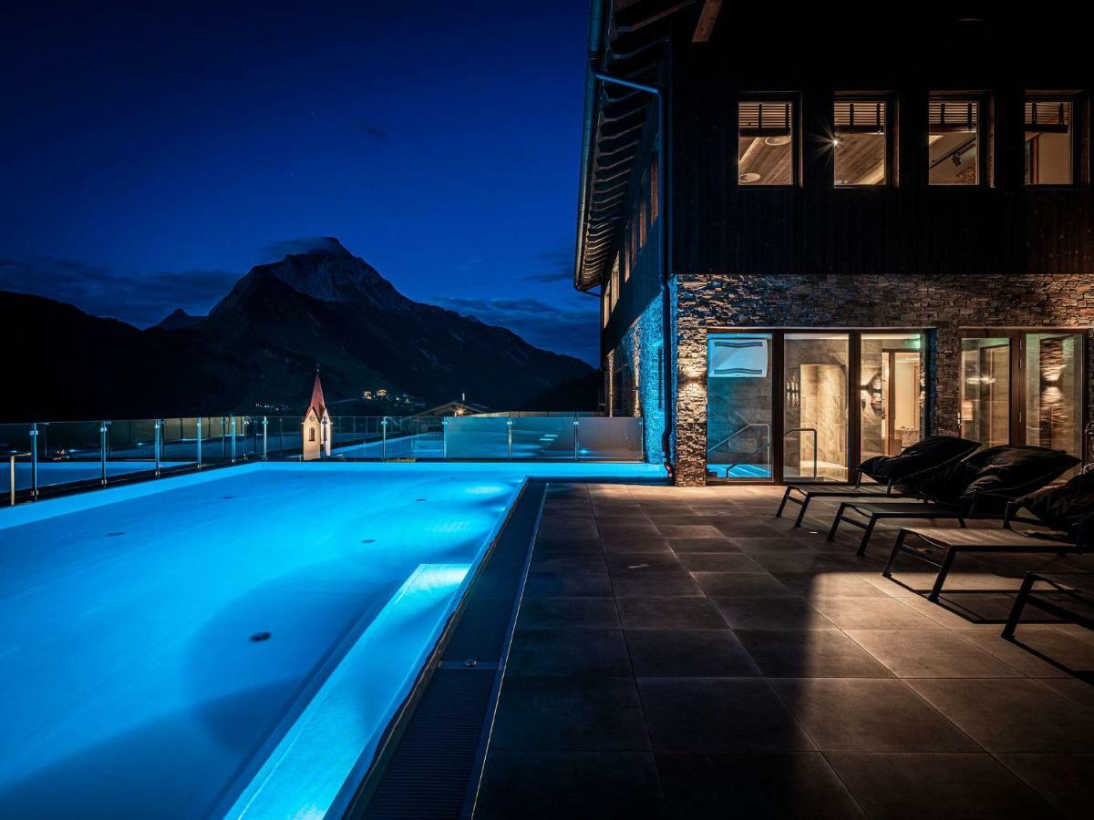 Alpenparks Hotel & Apartment Arlberg Warth Mit Pool エクステリア 写真
